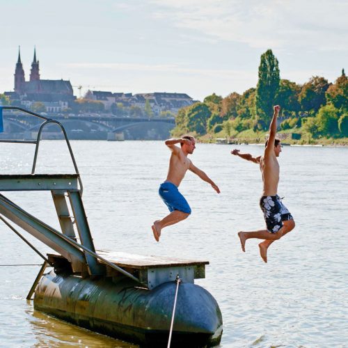 Schwimmen im Rhein in Basel